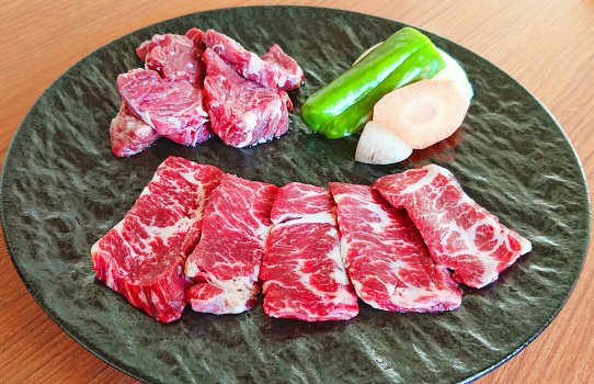 New新メニュー　赤身deランチ　1,300円　ハラミとサガリの赤身肉を食べ比べ！