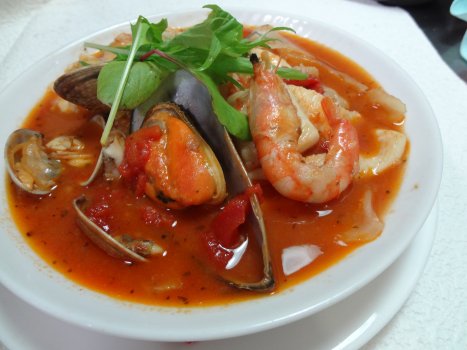 魚貝のトマトソース煮