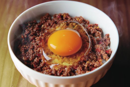 大人気！辛麺将のTKG。ひき肉たっぷりで、辛麺のスープにINしていただくのも超おすすめです。