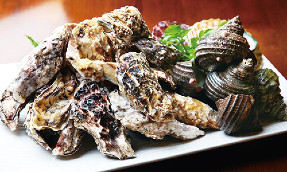 大きな牡蠣が食べれるのも ４月末まで お早目に…
