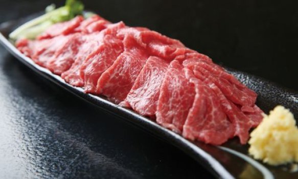 熊本から産地直送の馬刺しが自慢！
