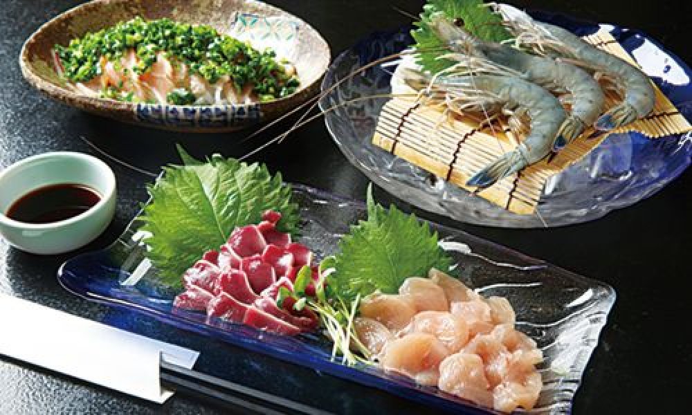ズリ刺し、ササミ刺し、海老刺し、ネギ盛り鶏のたたき