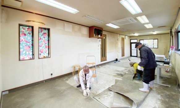 Before▶別府工務店オリジナルの蓄熱コンクリート・断熱パネルに張替え中