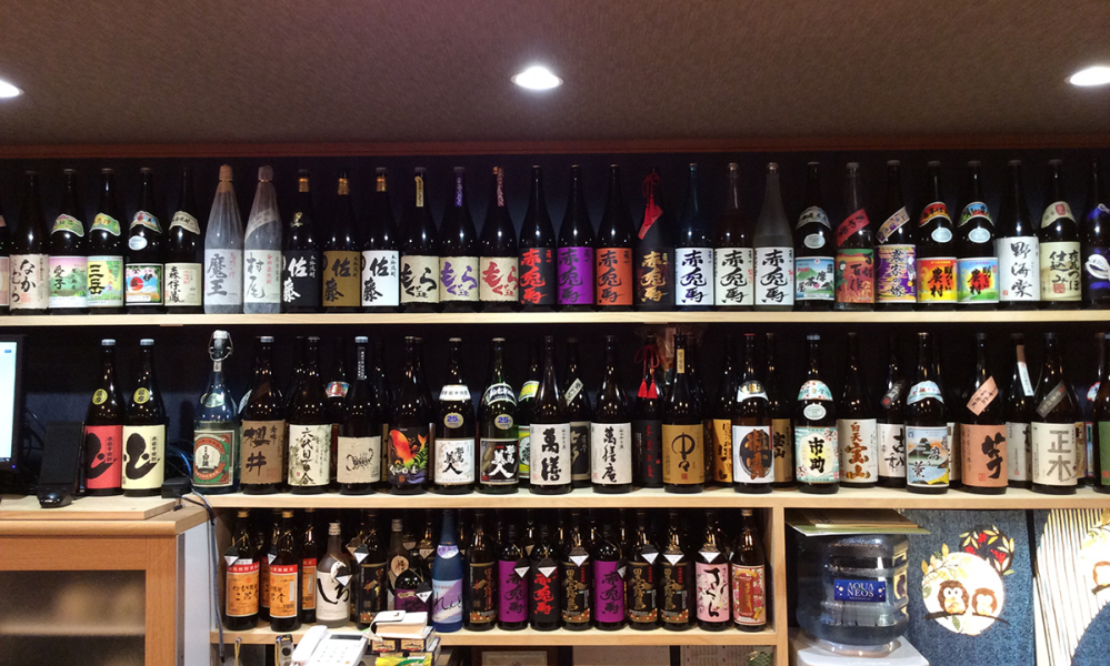 豊富な酒は100種類以上！