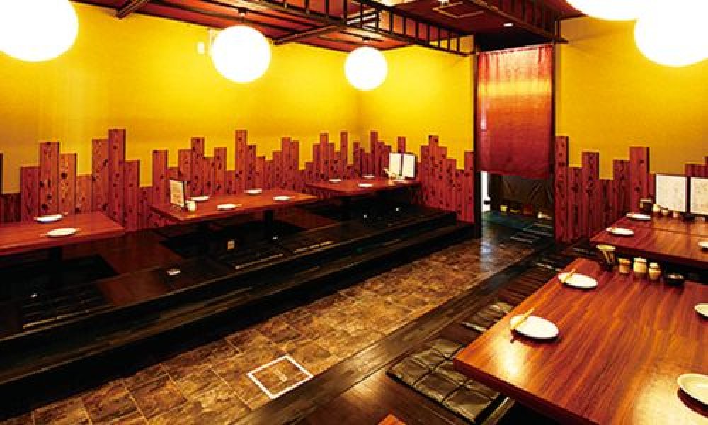 お座敷は掘りごたつ式で半個室！！団体様36名可能。