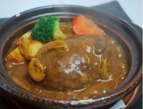 飯塚店で大人気！オリジナルのデミグラスソースにキノコの旨味をプラスした煮込みハンバーグ【150g】1580