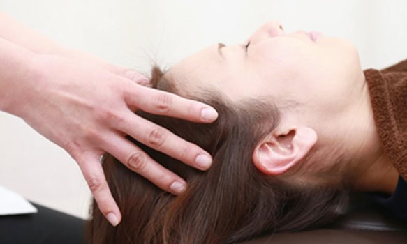 抜け毛・薄毛予防にも効くヘッドセラピー。顔の小じわ予防にも◎！