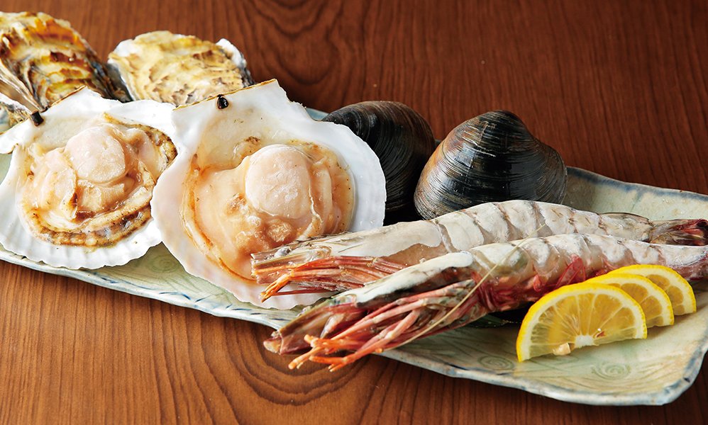 大ぶりの海鮮を卓上コンロで焼いて食べられます！