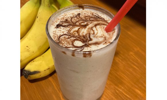 食後に大人気のバナナシェイク¥580