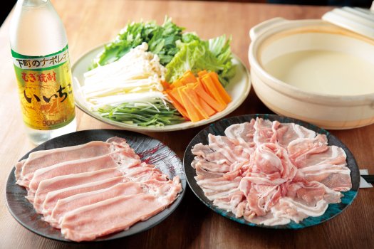 コース¥2,500〜（しゃぶしゃぶ鍋など全7品／飲み放題＋¥1,500（2h） ※要予約