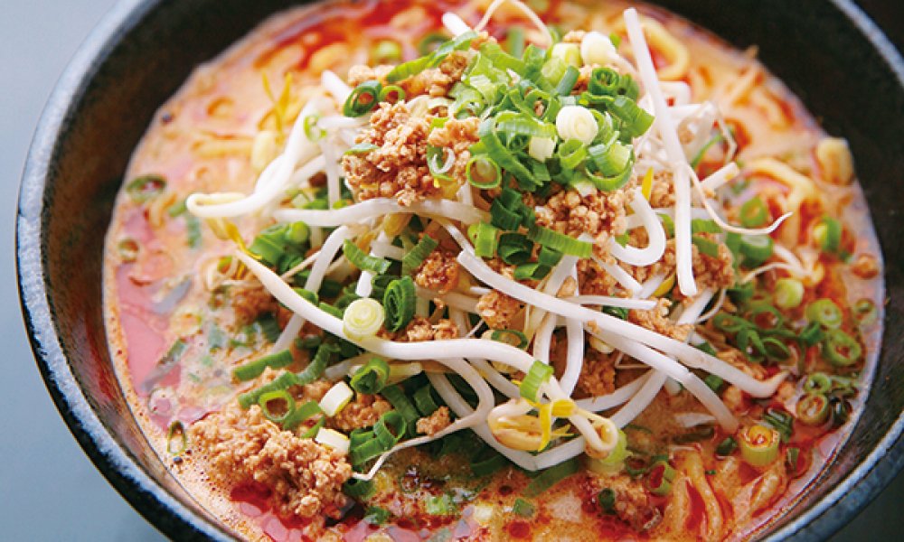 辛いもの好きにはたまらない赤担々麺！