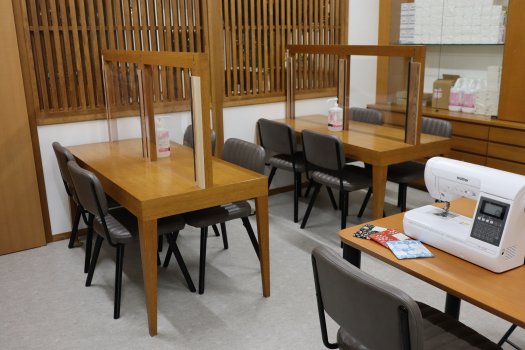 集団で作業を行う部屋（半個室もあります）