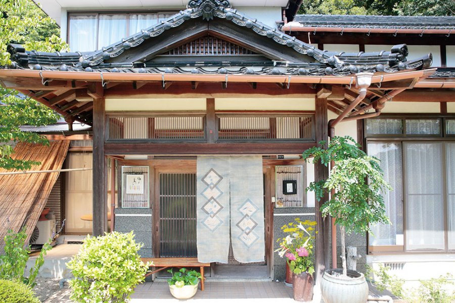 春には桜が咲き、夏は蛍が舞うほど自然豊かなエリアです
