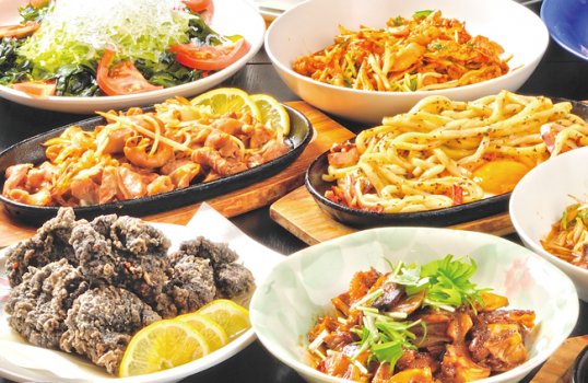 メニューは100種以上！ランチはワンコイン500円〜