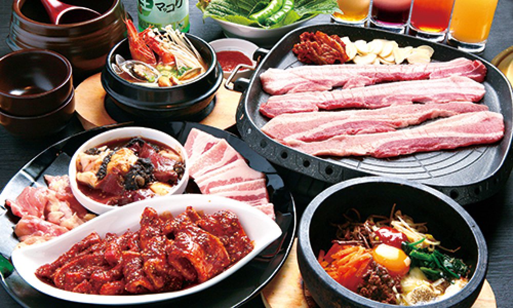 コース料理は¥3,000〜ご用意。