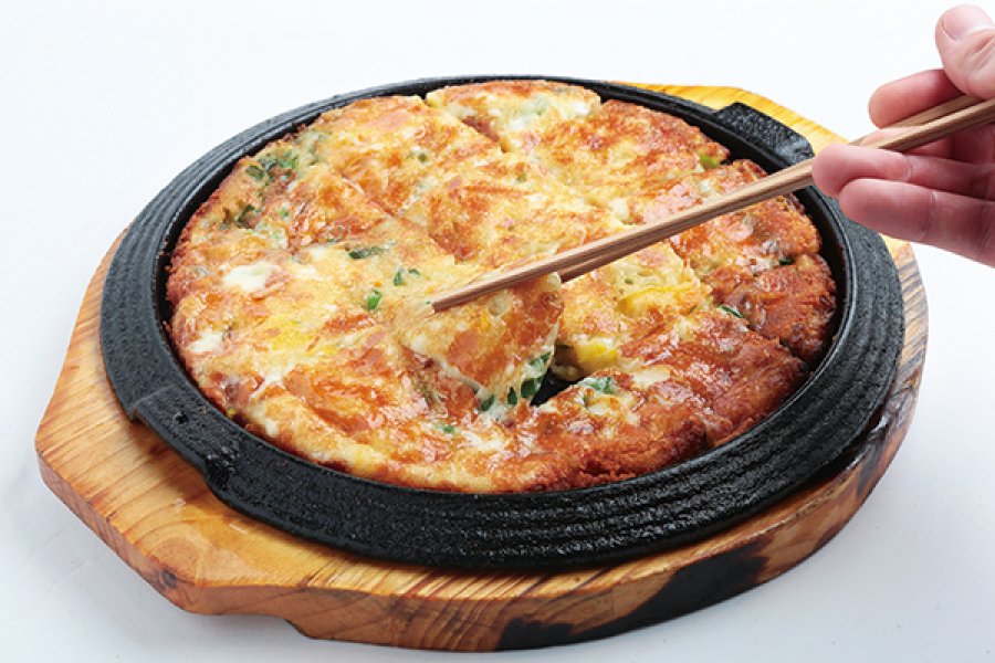 注文必至のチヂミは一度食べればヤミツキに！