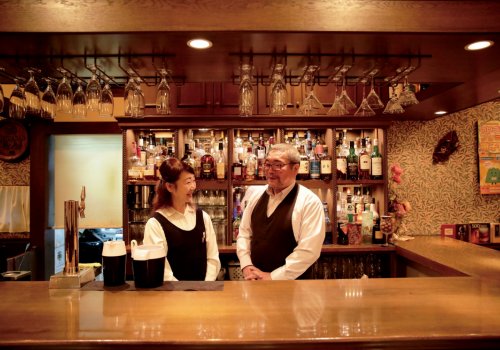 飯塚市・飯塚「PUB COFFEE'EN」＿お酒片手に語らう場は、飯塚の小さなイギリス。